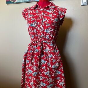 Vintage inspired Monteau floral dress with pleated shoulder detail.